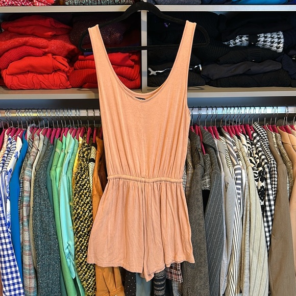 HYFVE tannish peach sleeveless scoop neck tie front elastic waistband romper S - Picture 3 of 3